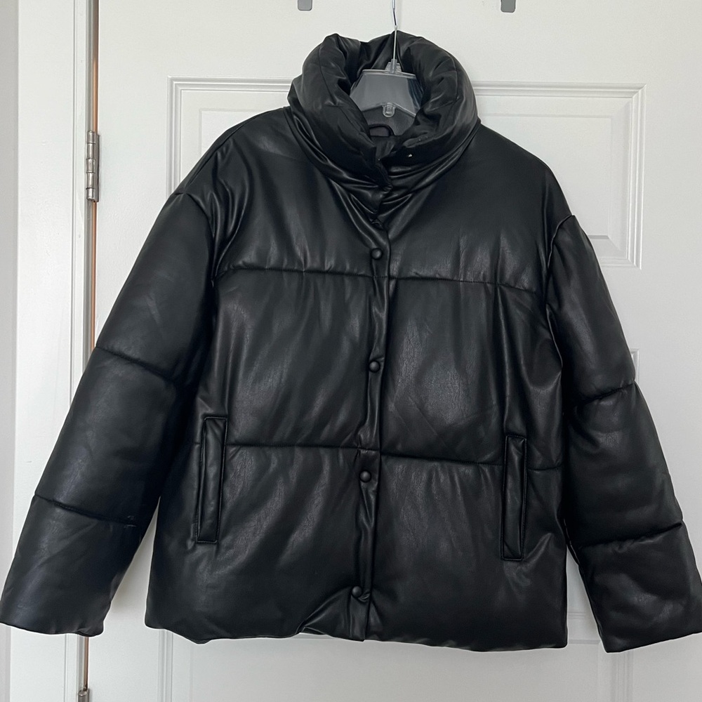 ⭐️AVEC LES FILLES Black Vegan Leather puffer jacket size Small